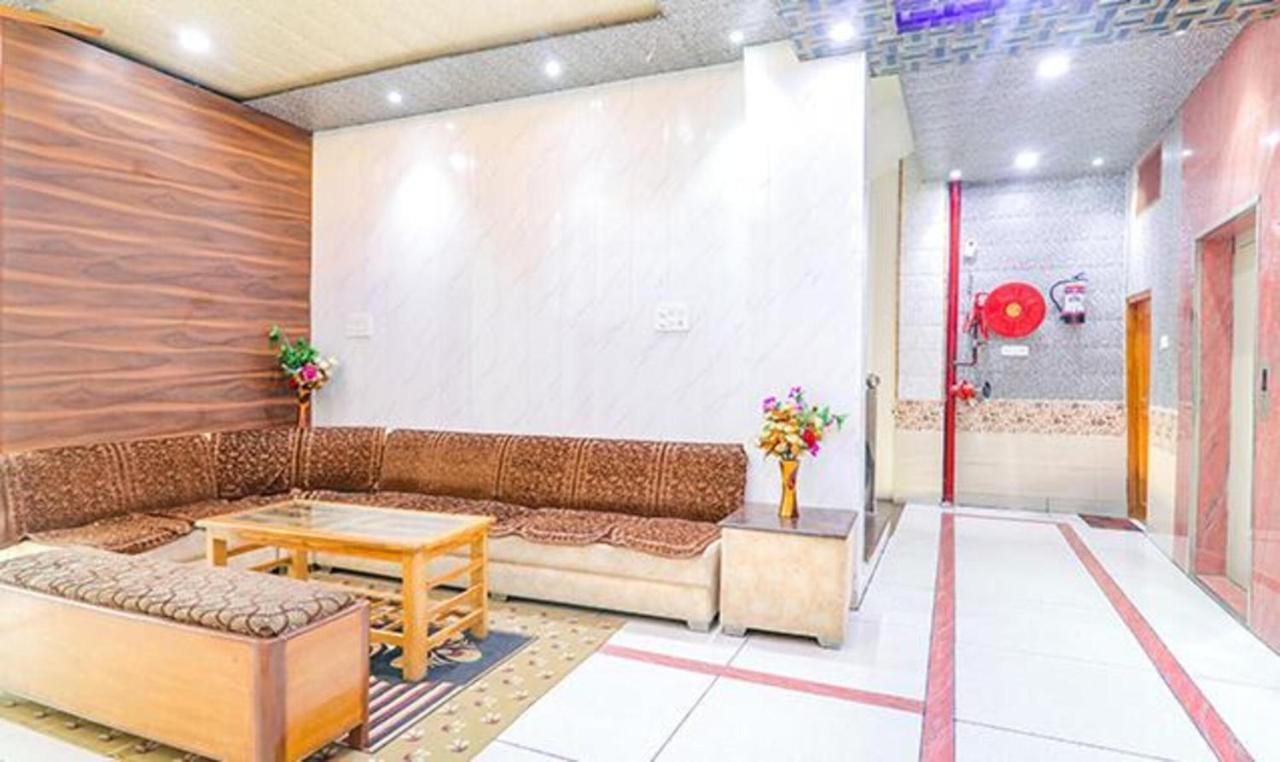 Capital O 64299 Hotel Suncity Juhi Bari Bagian luar foto