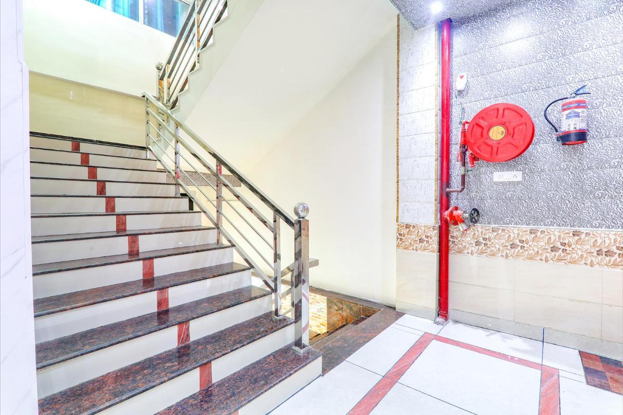 Capital O 64299 Hotel Suncity Juhi Bari Bagian luar foto