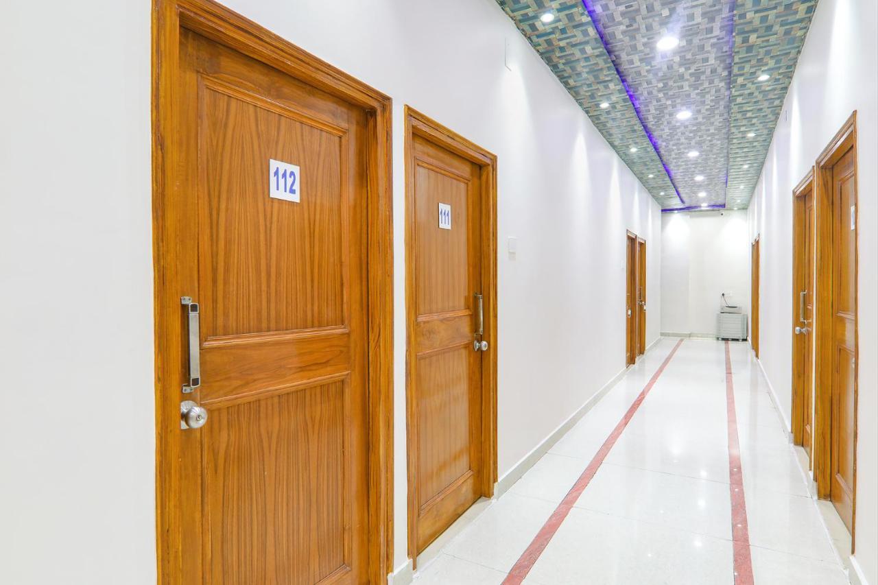 Capital O 64299 Hotel Suncity Juhi Bari Bagian luar foto